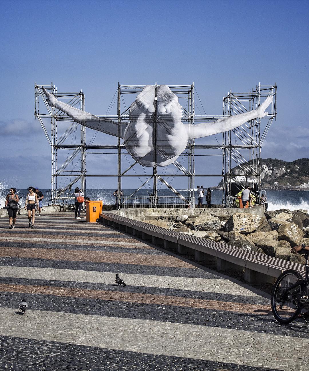 JR y sus esculturas inmensas en Río de Janeiro.